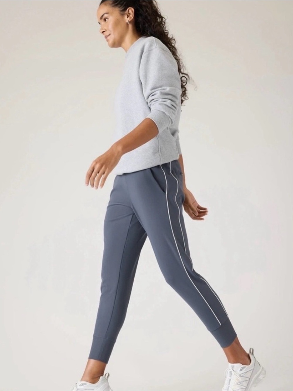 Athleta High Rise Venice Jogger Gray with White Piping XL